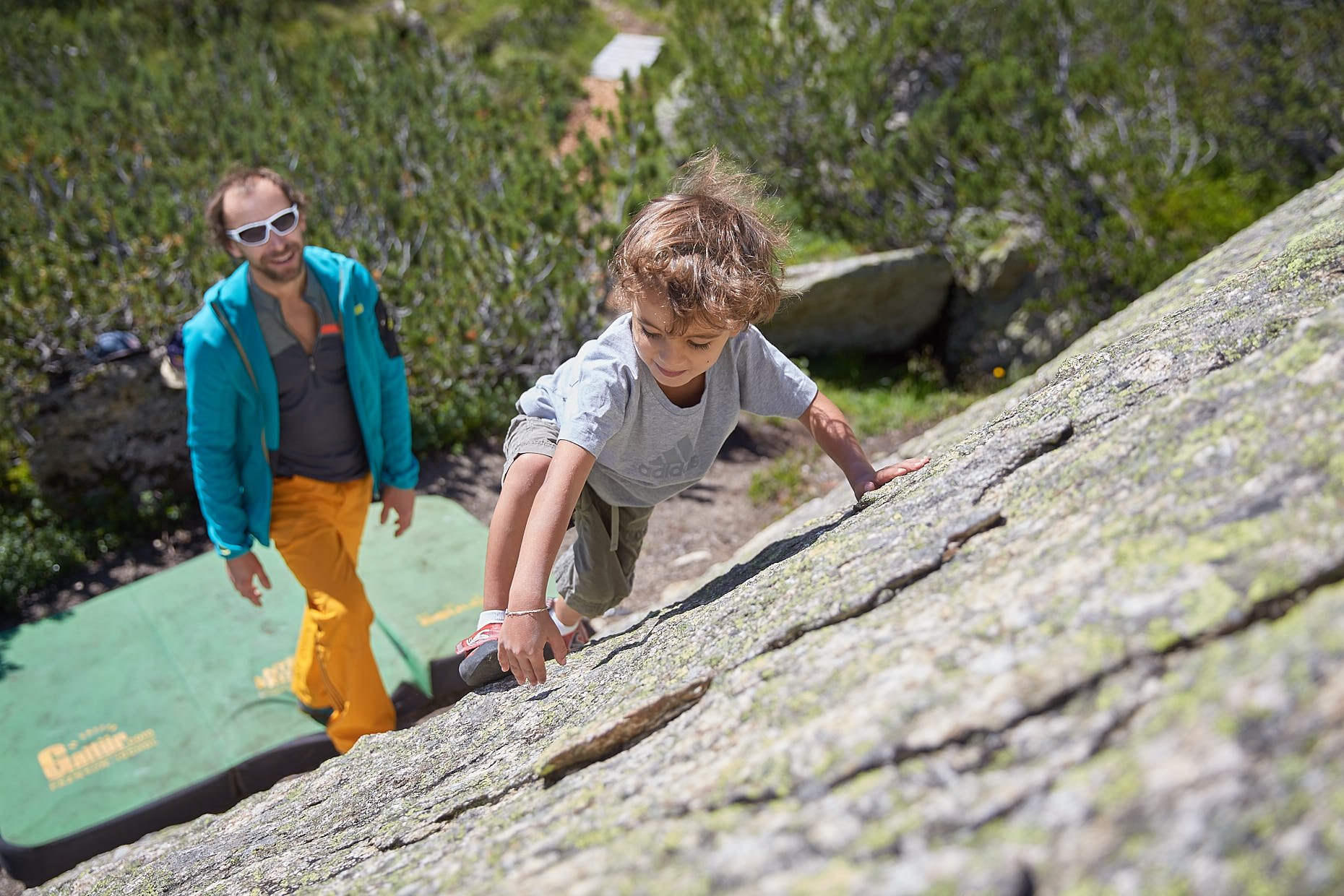 Kids bouldering | Stefan Kuerzi Tourism Photography