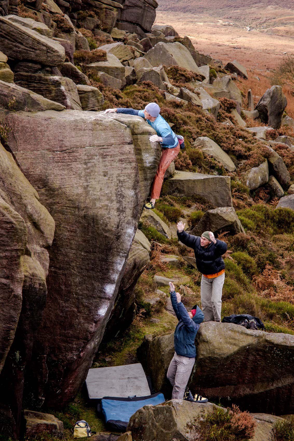 Bouldering Gritstone | Stefan Kuerzi - Climbing Photography