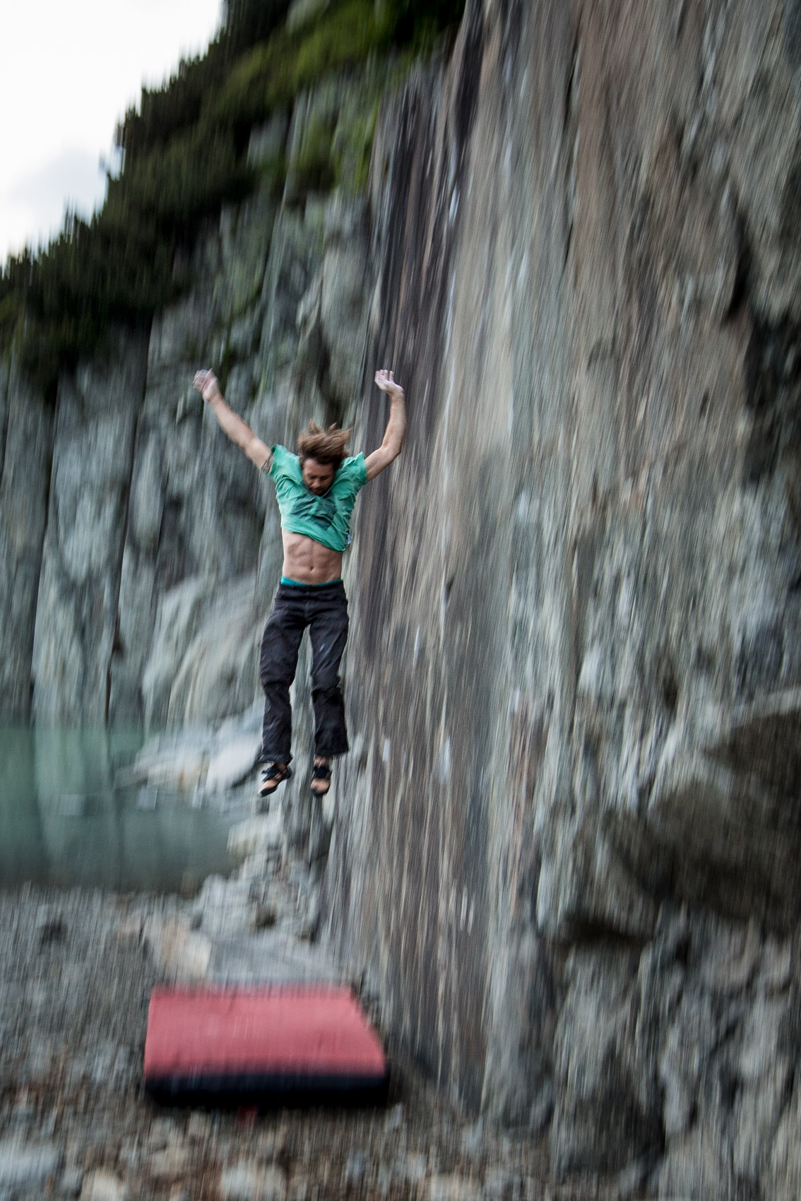 Falling | Stefan Kuerzi - Climbing Photography